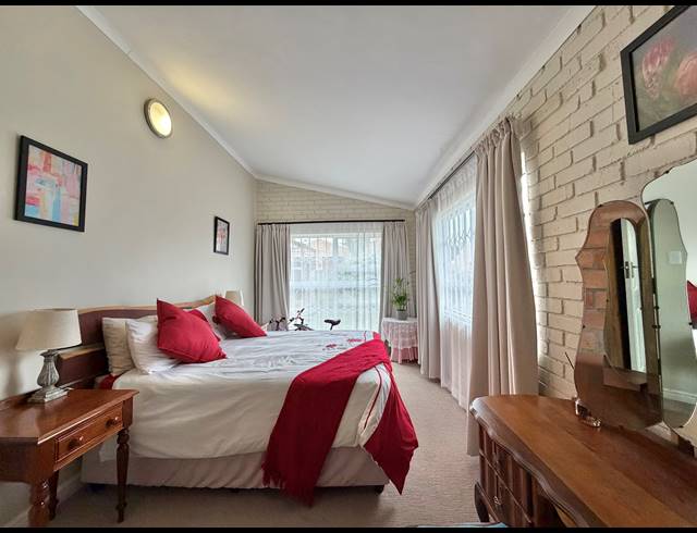 4 BEDROOM HOUSE FOR SALE IN WAVECREST